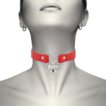 COQUETTE CHIC DESIRE – COLLIER EN CUIR VEGAN ROUGE AVEC ACCESSOIRE COEUR AVEC CL?