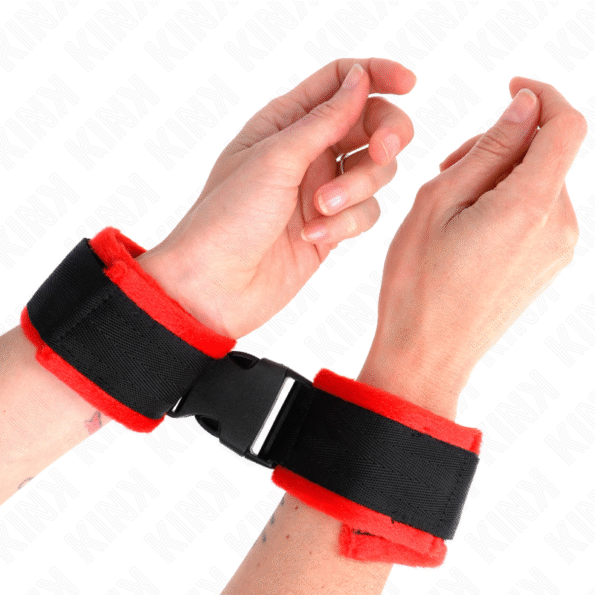 KINK - APPAREILS-POIGNETS À CROCHET ET BOUCLE EN NYLON NOIR MODÈLE 1 AJDUSTABLE 25-35 CM X 6 CM-KINK WRIST RESTRAINT-sextoys-lingerie-bdsm-hygiène-sexshop