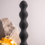 ROCKS-OFF – PETITE SENSATIONS PERLES ANAL PLUG VIBRATEUR NOIR